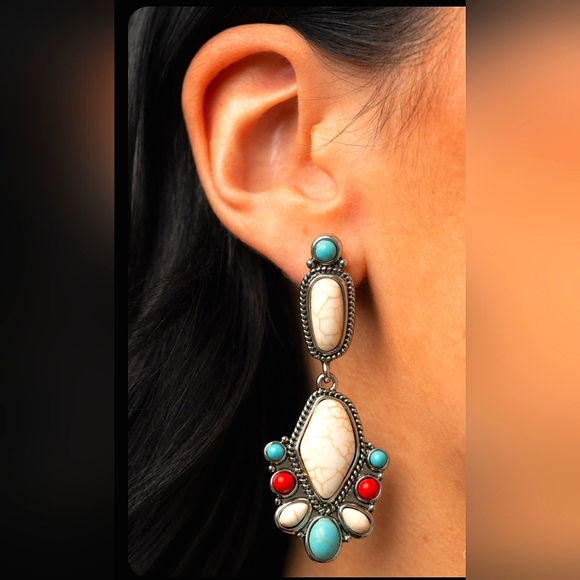 Beautiful Turquoise & Stone Earrings - Picture 2 of 2